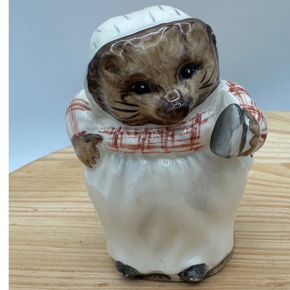 Vtg Beswick Beatrix Potter Mrs. Tiggy Winkle Figurine BP-3c 1985-1988 England